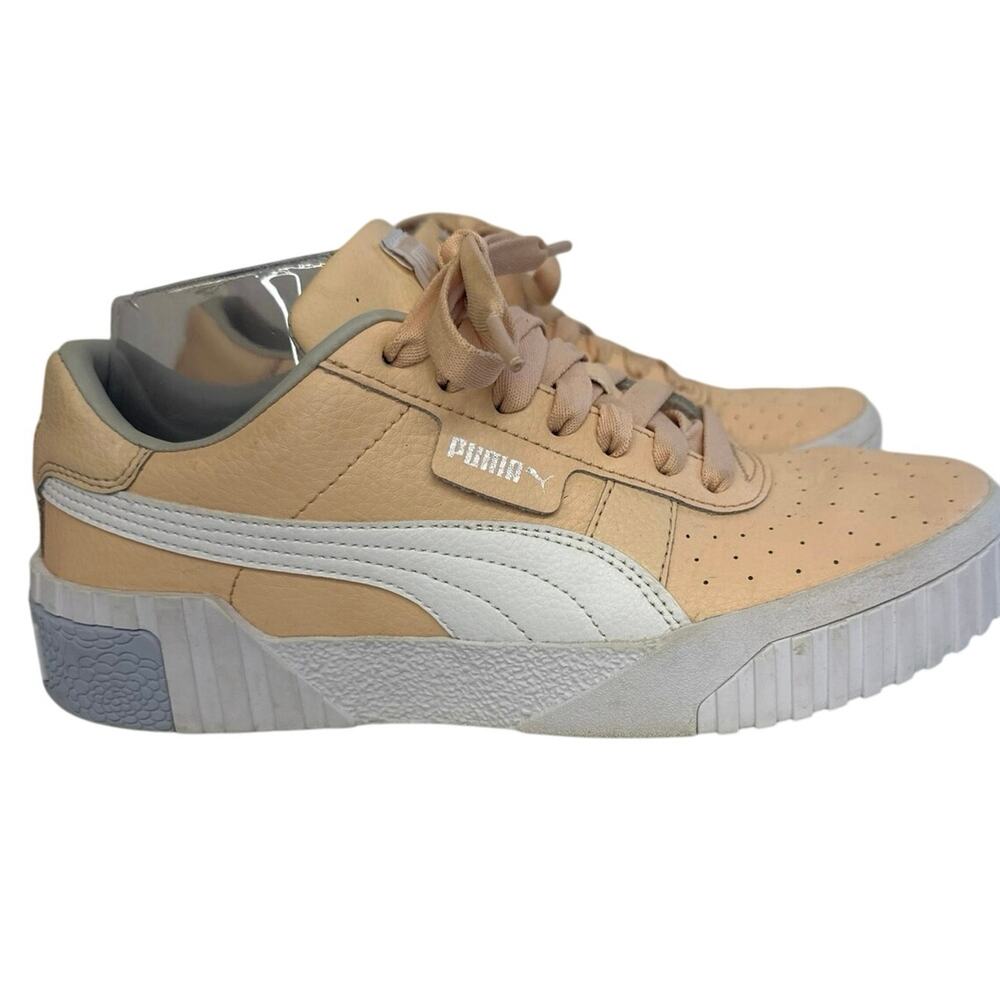 Puma leather Classsic Sneakers Women's Sz. 6 Peach Skin PUMA Logo Low Top